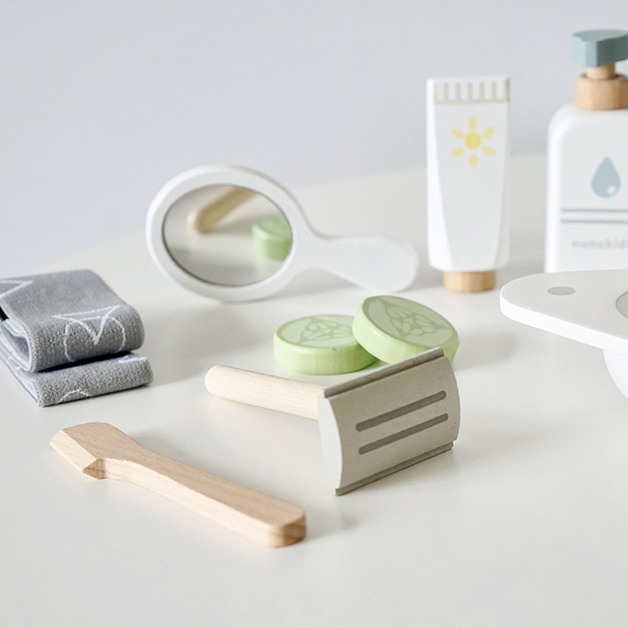 หญิงแกล้งเล่นเด็ก Make Up แต่ง - Kid Toys Ads บทวิจารณ์และราคา